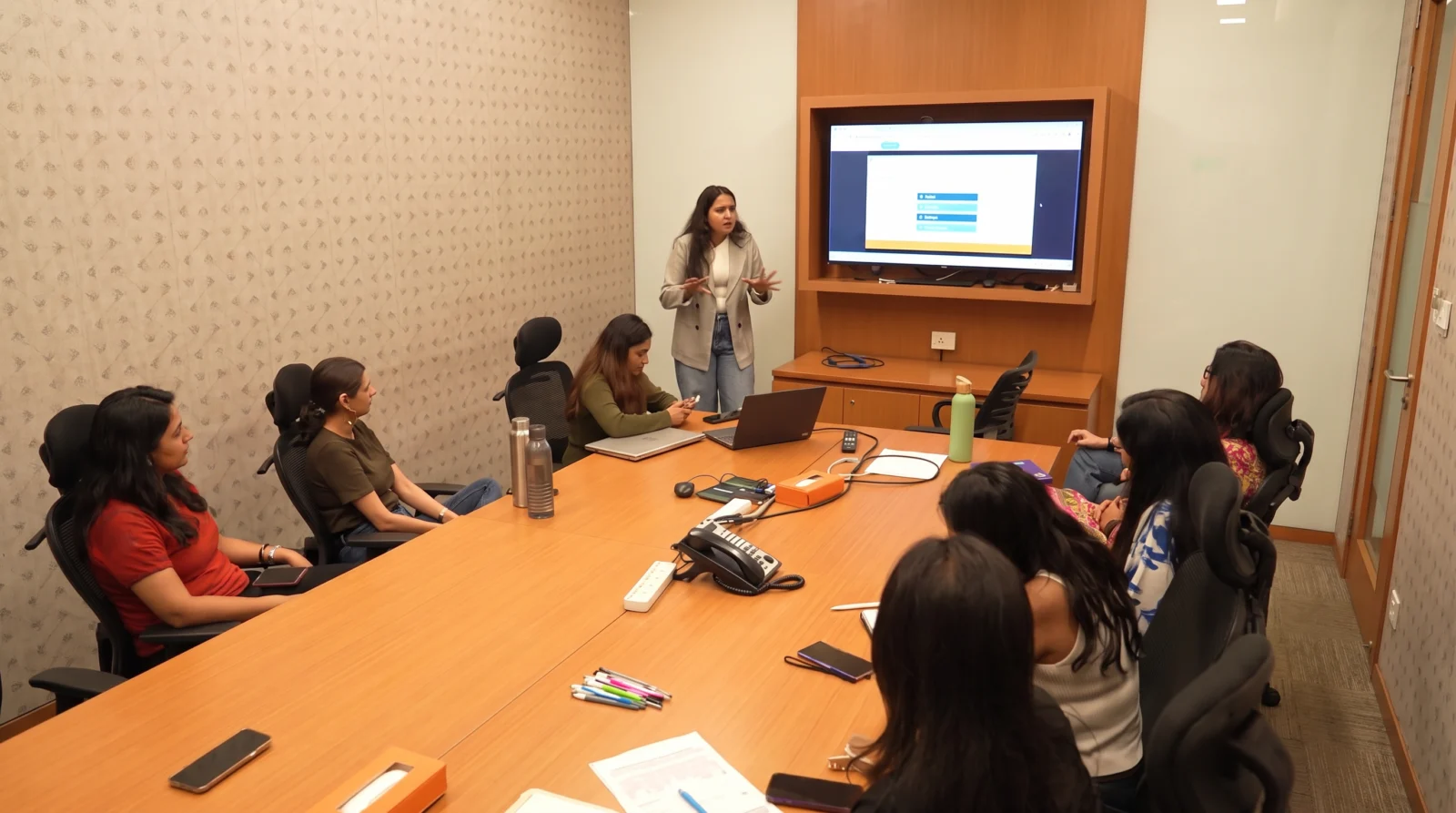 Trijog facilitator presenting to employees in a meeting room